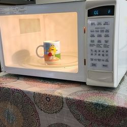 Amana Microwave Works Perfect