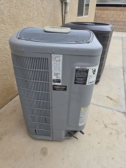 Condensor 3 ton  for parts  need censors have gas.   Condensador de 3 toneladas para partes  o arreglarlo necesitas los sensores