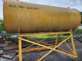 1000 gallon  fuel tank on stand