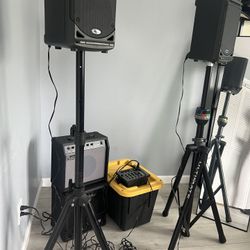 SET OF SPEAKERS