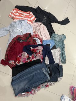 Lot of Maternity Clothes- 16 pieces!