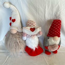3 Valentine Themed Gnomes Decorations