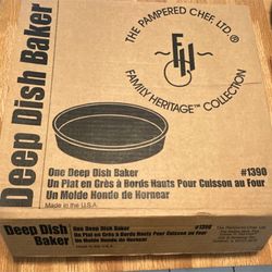 The Pampered Chef Family Heritage Deep Dish Baker 1390 Beige Stoneware w/ Recip…