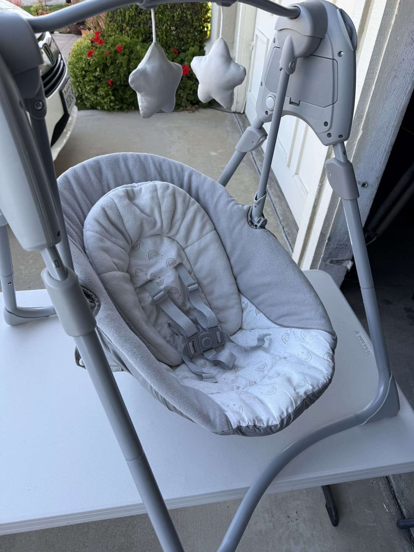 Graco Slim Spaces Compact Baby Swing, Reign