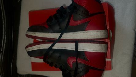 Nike Air Jordan 1 High Top Sneaker Black/Red Colorblock Leather Kids 4Y