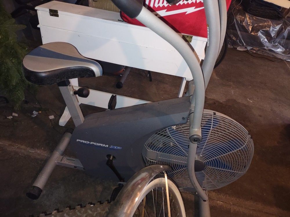 ( Pro Form XP Whirlwind 280 Exercise Bike )