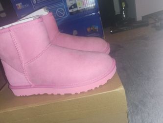 UGG BOOTS. PRETTY PINK UNIQUE! Women's Classic Mini 2. SIZE 7