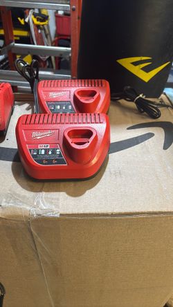 Milwaukee M 12 Charger 