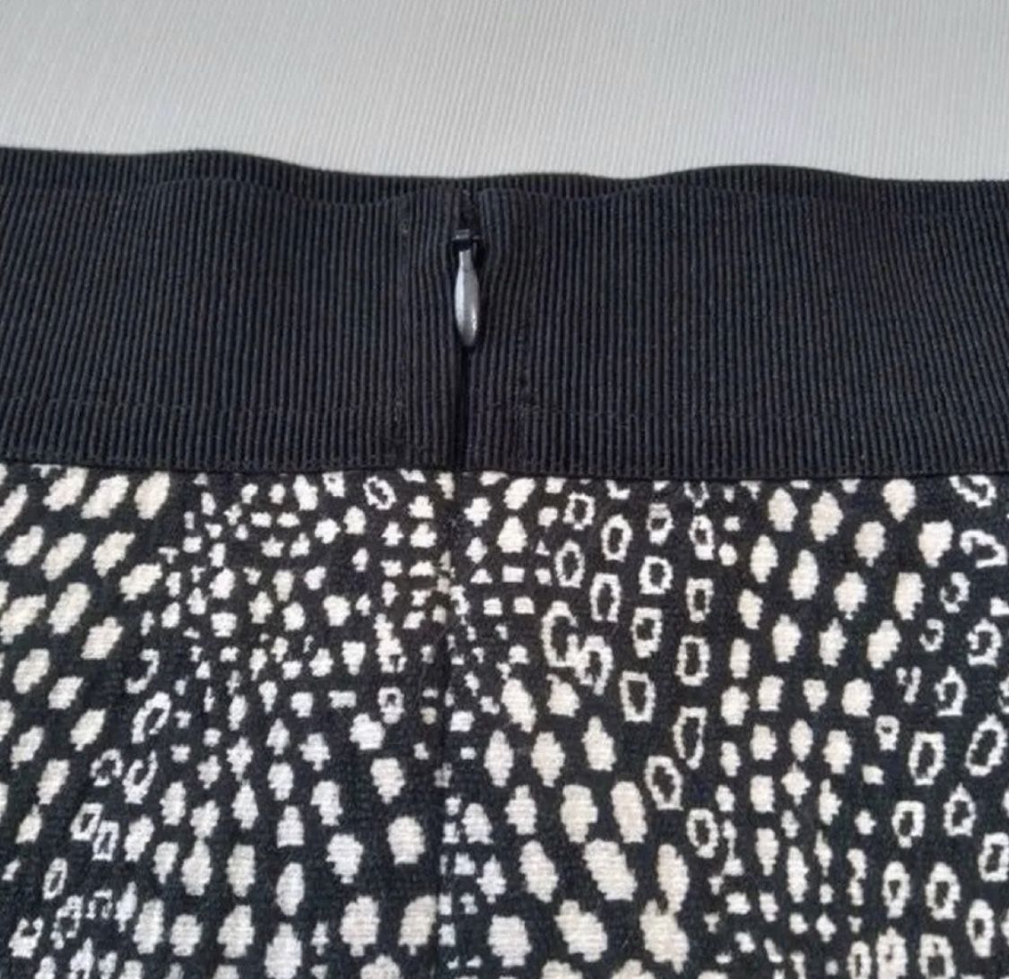 ANN TAYLOR Textured Knit High Waisted Pencil Skirt Mosaic Print Blck|Wht EUC (S)
