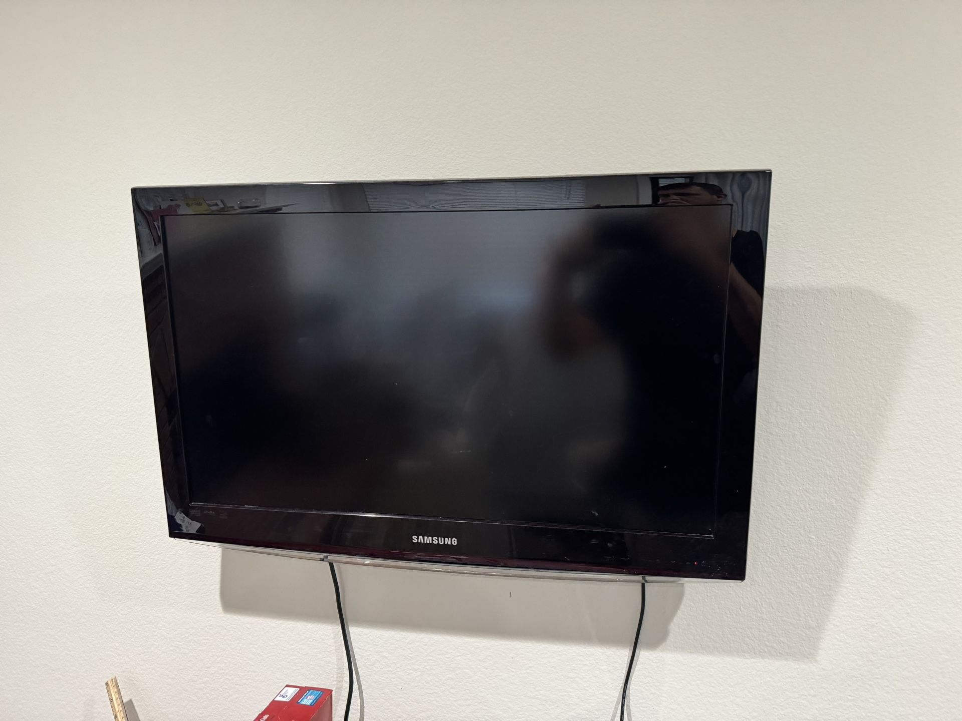 Samsung 31” TV + Roku — Works Great!