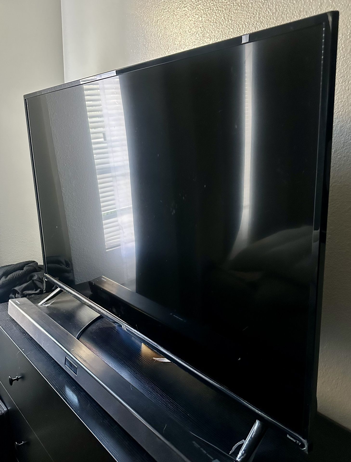 TCL 50-inch Roku Smart 4K TV 