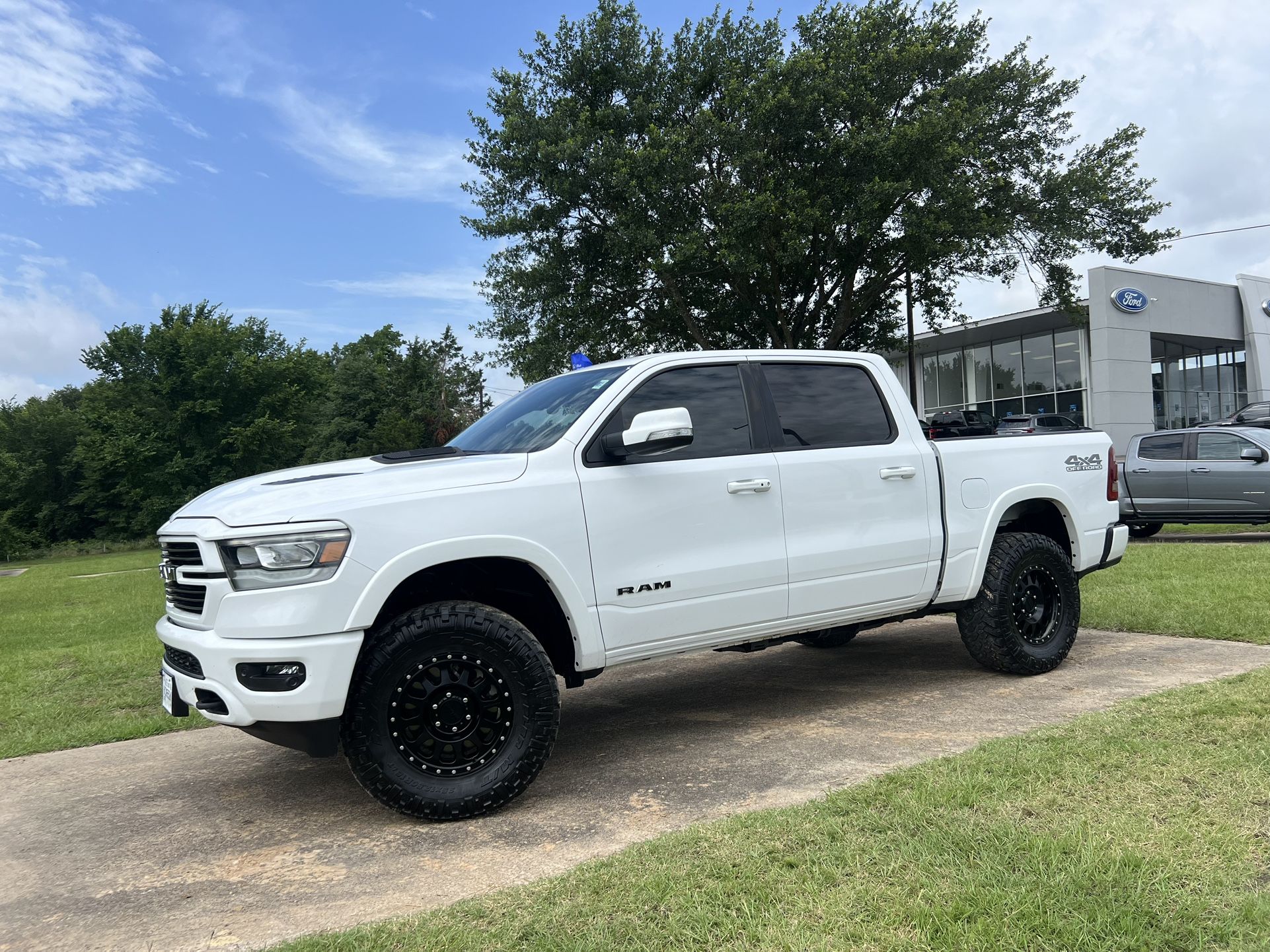 2022 Ram 1500 Laramie Crew Cab 4X4 57 BOX