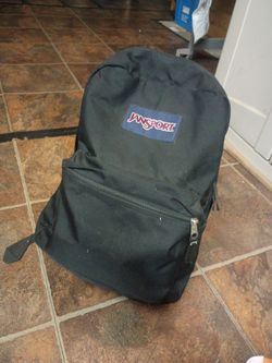 Jansport backpack con suéteres y jackets medianas