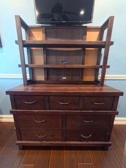 CHILD'S BEDROOM SET