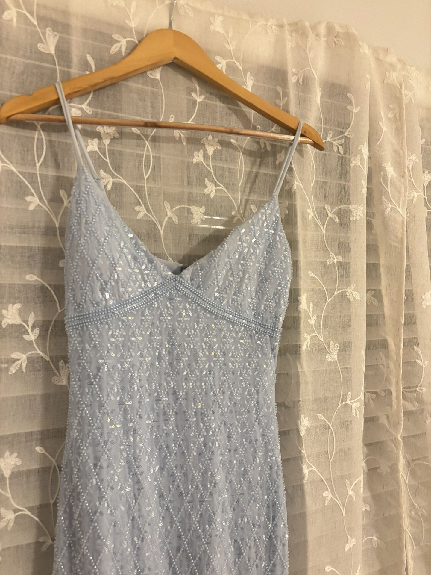 “Dovie Sequin Beaded Mesh Column Dress” 