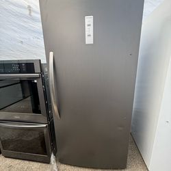 Frigidaire Standup Freezer 🌸