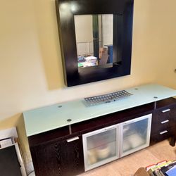  *** BUFFET TABLE / SIDEBOARD / TV STAND / CONSOLE / DRESSER  + MIRROR- EXCELLENT!