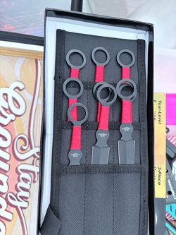 Throwing knives