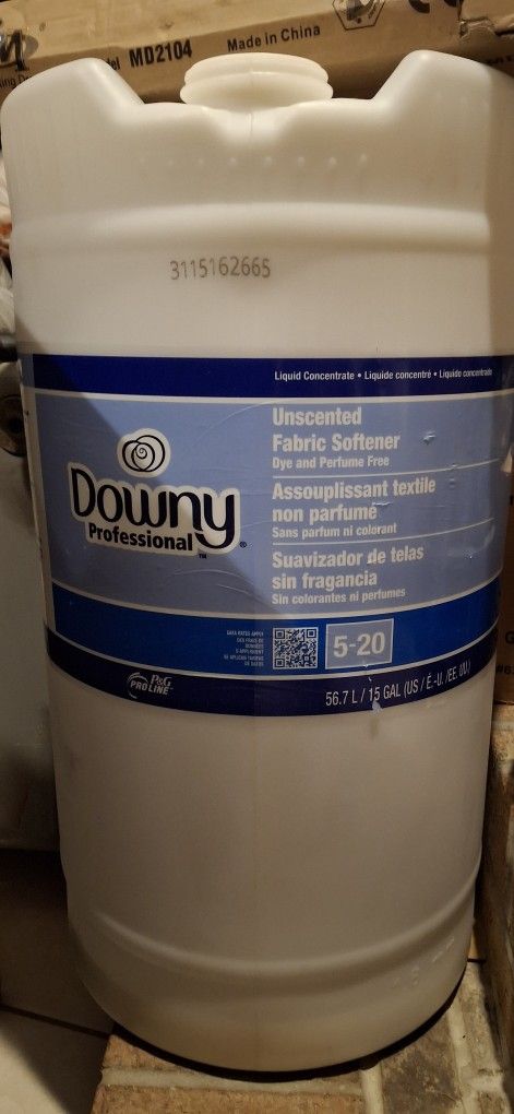 Fifteen gallon tote of fabric softener