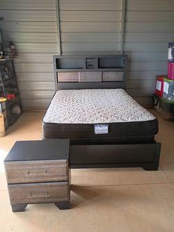 Bernard's Furniture Queen size bedroom set ( Free Delivery if Needed)