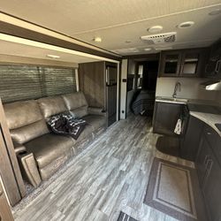 Grand Design Camper Trailer With Generator 