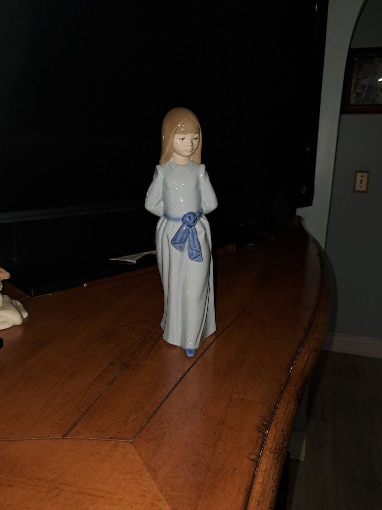 1982 Vintage Nao Figurine 