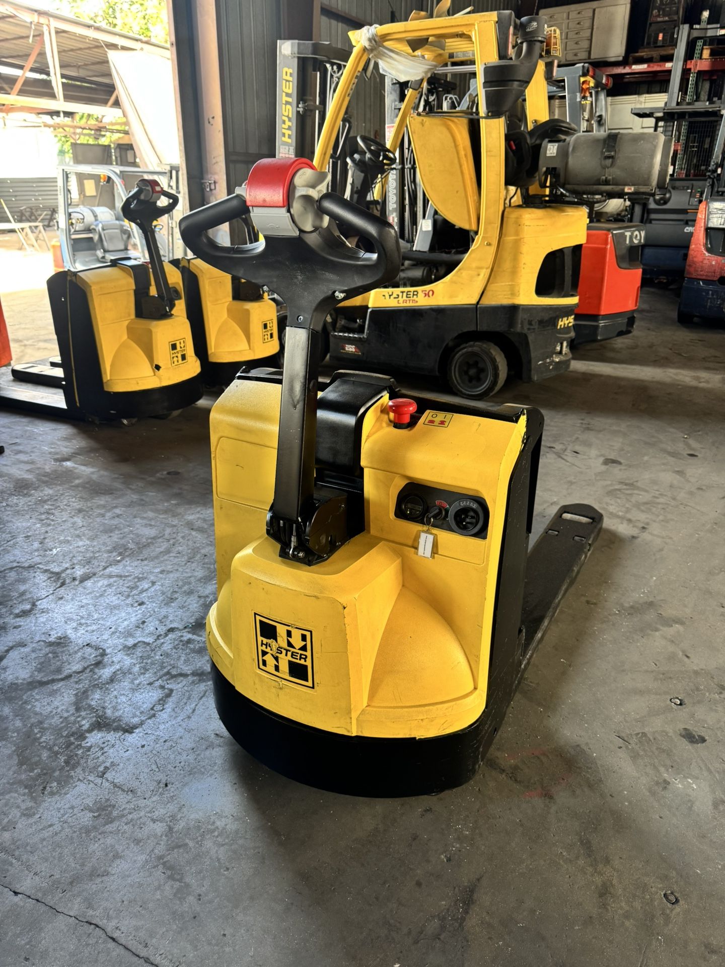 HYSTER FORKLIFT ELECTRIC PALLET JACK