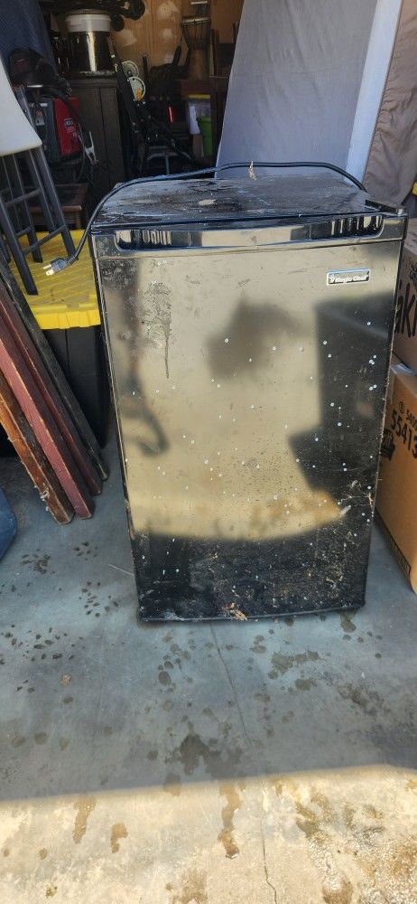 garage / dorm mini fridge