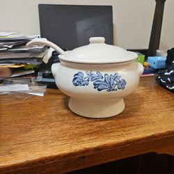 Pfaltzgraff Soup Tureen "Yorktowne" Mint Vintage