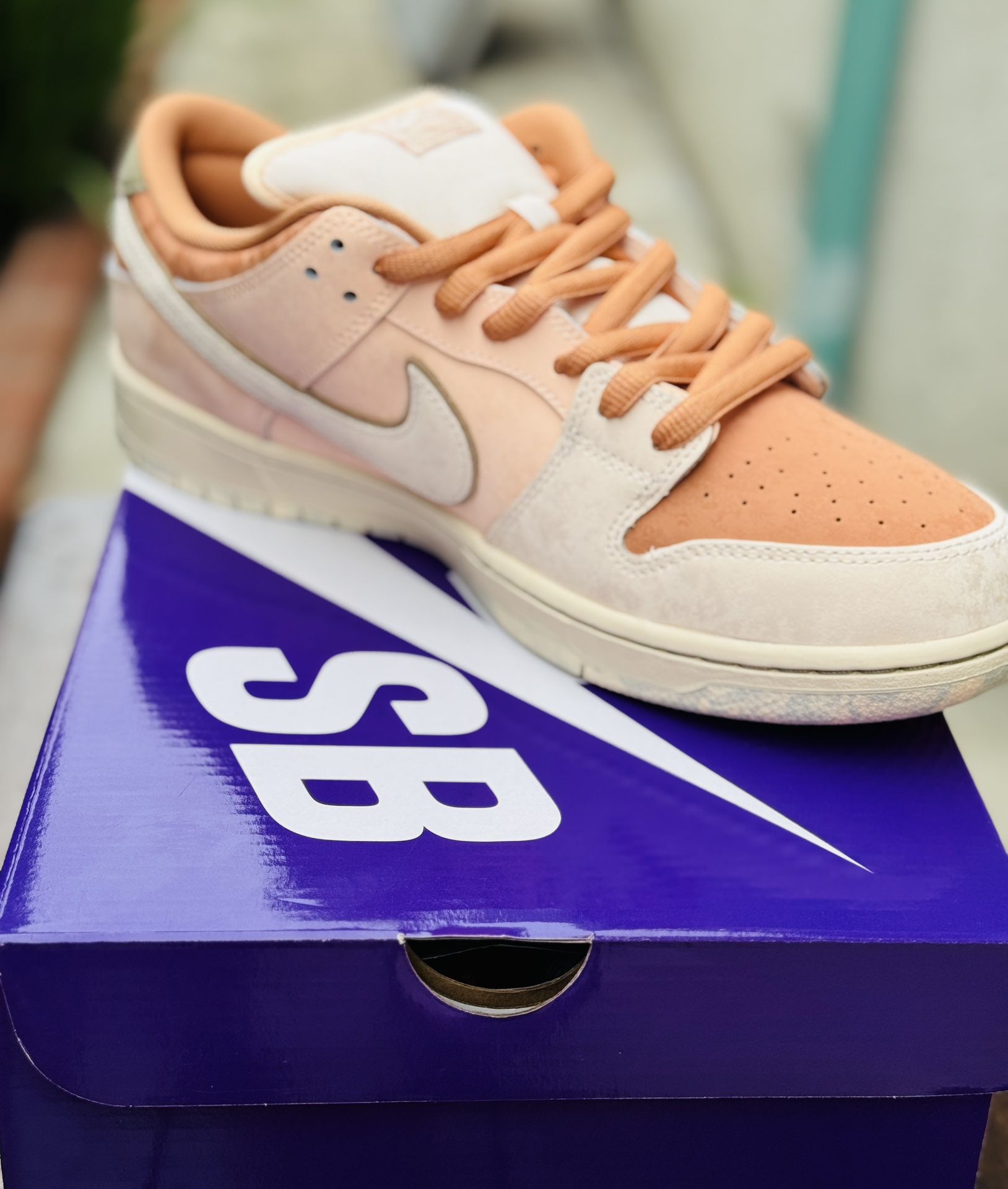 NIKE SB DUNK LOW PRO PRM AMBER BROWN/GUAVA ICE BRUN AMBRE/GLACE 
