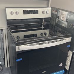 New Scratch And Dent Whirlpool 5 Burner Glass Top Stainless Steel range. 1 Year Warranty 