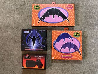 NECA Batman Replica Collection - Batarangs and Grapnel Launcher