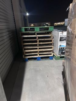 FREE PALLETS