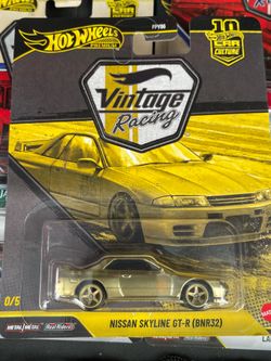 Hot Wheels Skyline Chase Vintage Racing Set