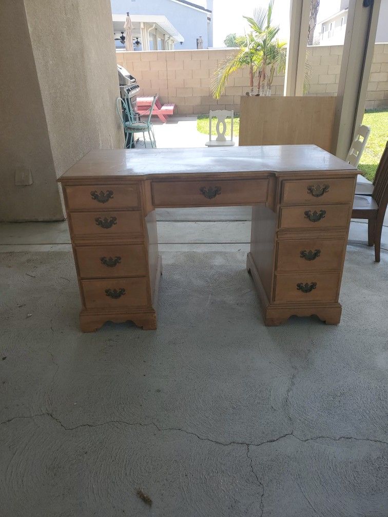 Antique Desk (Free)