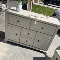 Dresser Set
