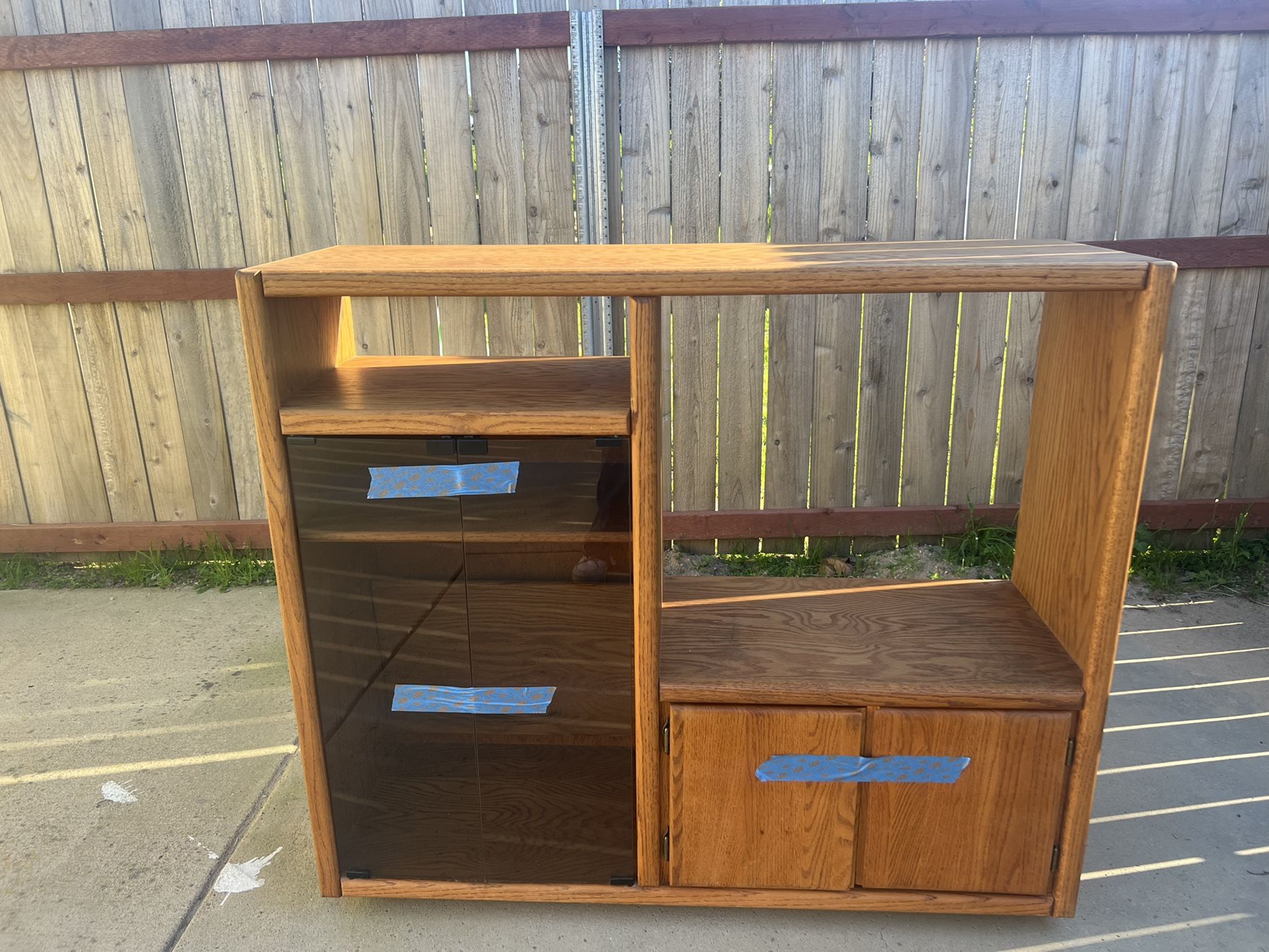 Wooden TV Stand / Entertainment Center Excellent Condition I 