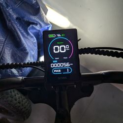 Almost New E-bike For Sale! Under 6 Miles