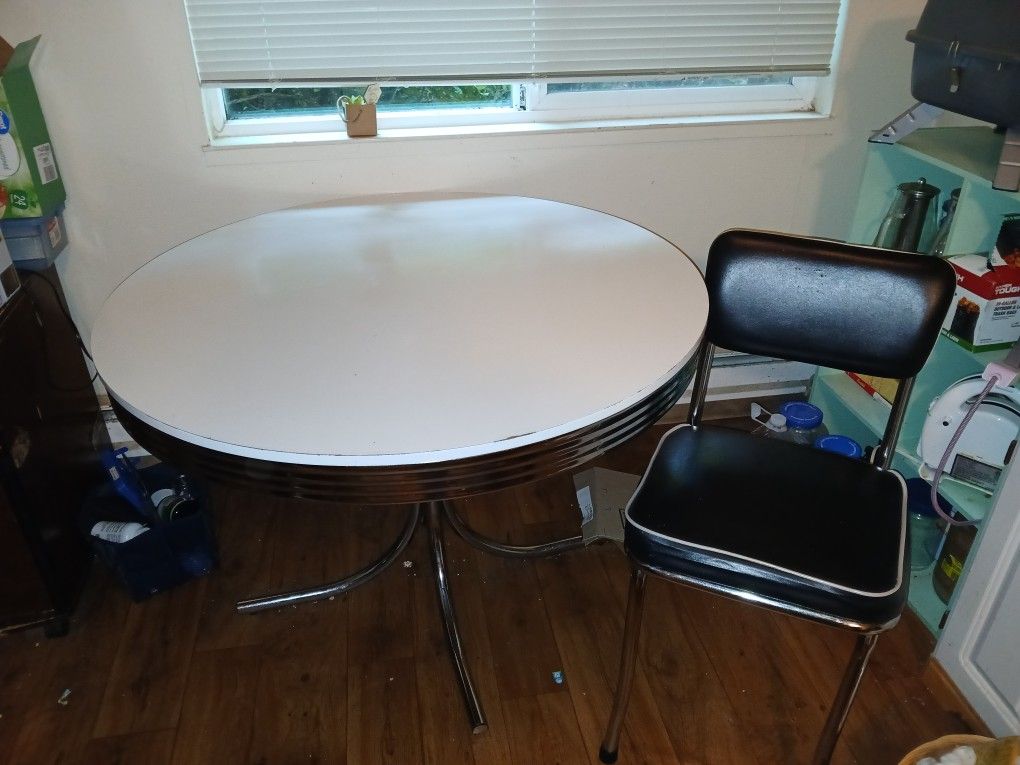 Round Retro Table and 1 Chair