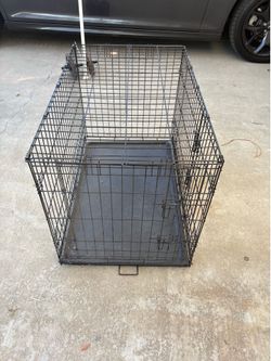 and great shape Dog cage 3 ft long 2 ft wide 26” tall and great shape