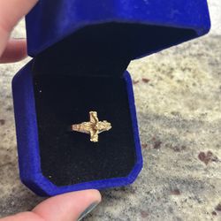 14kt Crucifix Style Ring