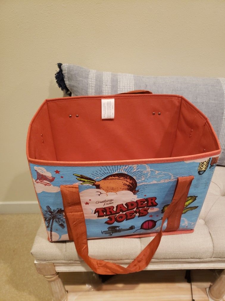 New Trader Joe's collapsible tote bag