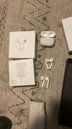 2 Pairs Of Apple AirPods 