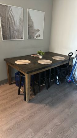 Dinning Table  (free)