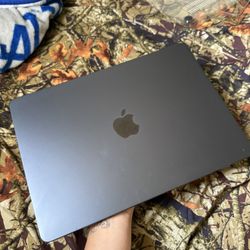 MacBook Air 13” (2024, M3, 16GB RAM) – Excellent Condition