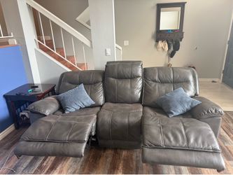 Electric recliner couch
