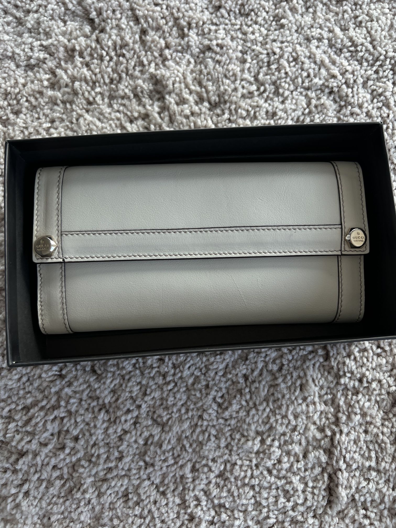 Gucci White/Beige Leather Gold studs Bit Flap Continental Wallet