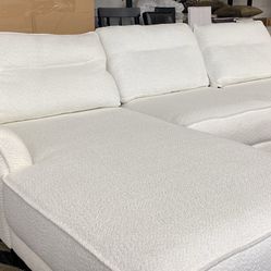 New Luxury Fabric Sectional Couch / Free Delivery 