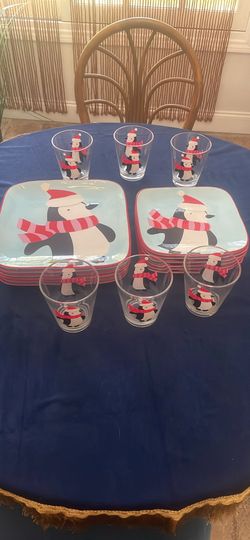 18 Piece Christmas Dinnerware Set