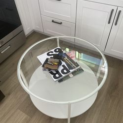 Coffee table!! MOVING OUT NEED IT GONE ASAP!!